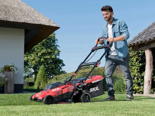 PROMO - Skil 0140 BA - Tondeuse à gazon à batterie - 2x20V/4ah - Coupe 43 cm