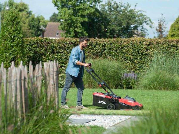 PROMO - Skil 0140 BA - Tondeuse à gazon à batterie - 2x20V/4ah - Coupe 43 cm
