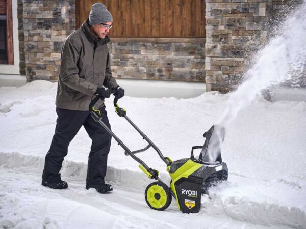 Ryobi RY36STX45A-140 - Fraise à neige à batterie - MAX POWER 36V 4Ah