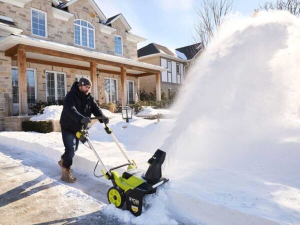 Ryobi RY36STX53A-150 - Fraise à neige à batterie - MAX POWER 36V 5Ah