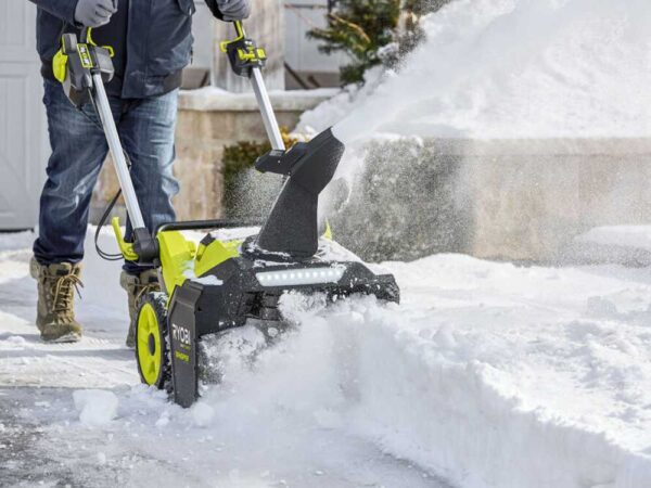 Ryobi RY36STX53A-150 - Fraise à neige à batterie - MAX POWER 36V 5Ah