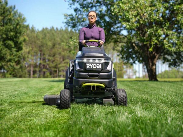 RYOBI RY72TMX117-310 - Tracteur tondeuse à batterie - 72V / 3x10Ah