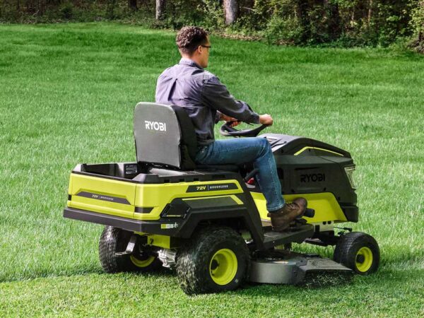 RYOBI RY72TMX117-310 - Tracteur tondeuse à batterie - 72V / 3x10Ah