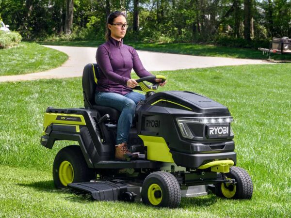 RYOBI RY72TMX117-310 - Tracteur tondeuse à batterie - 72V / 3x10Ah