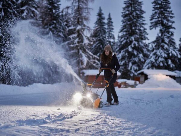 Stiga ST 700e Kit - Fraise à neige à batterie - 48 V/7,5 Ah