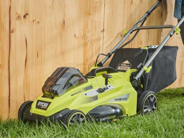 Tondeuse à batterie RYOBI RLM36X46H50PG - MAX POWER 36V - 5Ah - bac de 45 l - coupe de 46 cm